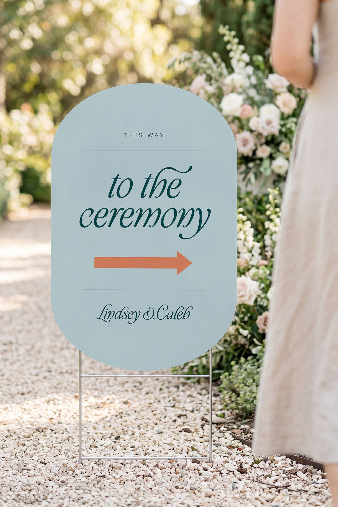 The Amalfi Directional this way to wedding yard sign in Ice Cube #Color_Ice Cube
